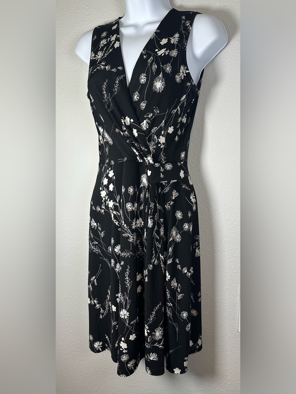 Kaileigh Black and White Floral Faux Wrap Dress Size Small